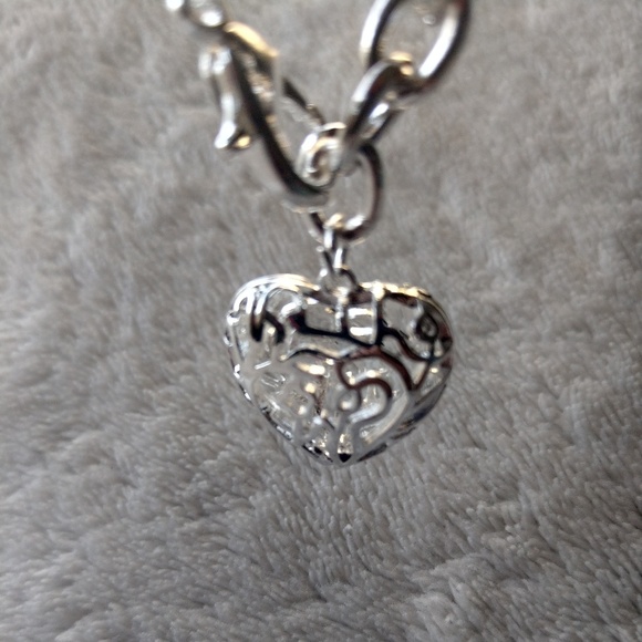 Bracelet ***NEW  💕 Silvertone Puffed Heart - Picture 7 of 8